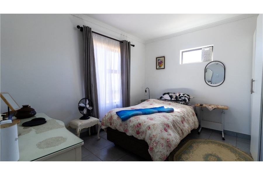 4 Bedroom Property for Sale in Hooikraal Western Cape